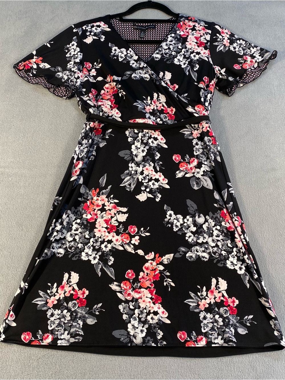 WHBM petite women’s Black Floral 2 patterns Reversible Faux-Wrap  Dress, 2P